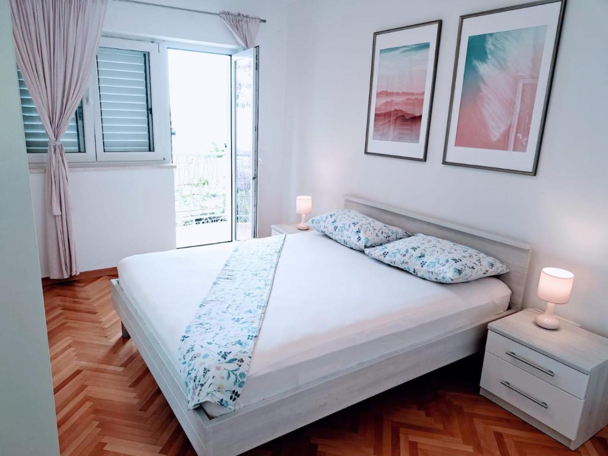 Apartman Nina Omis Exterior photo