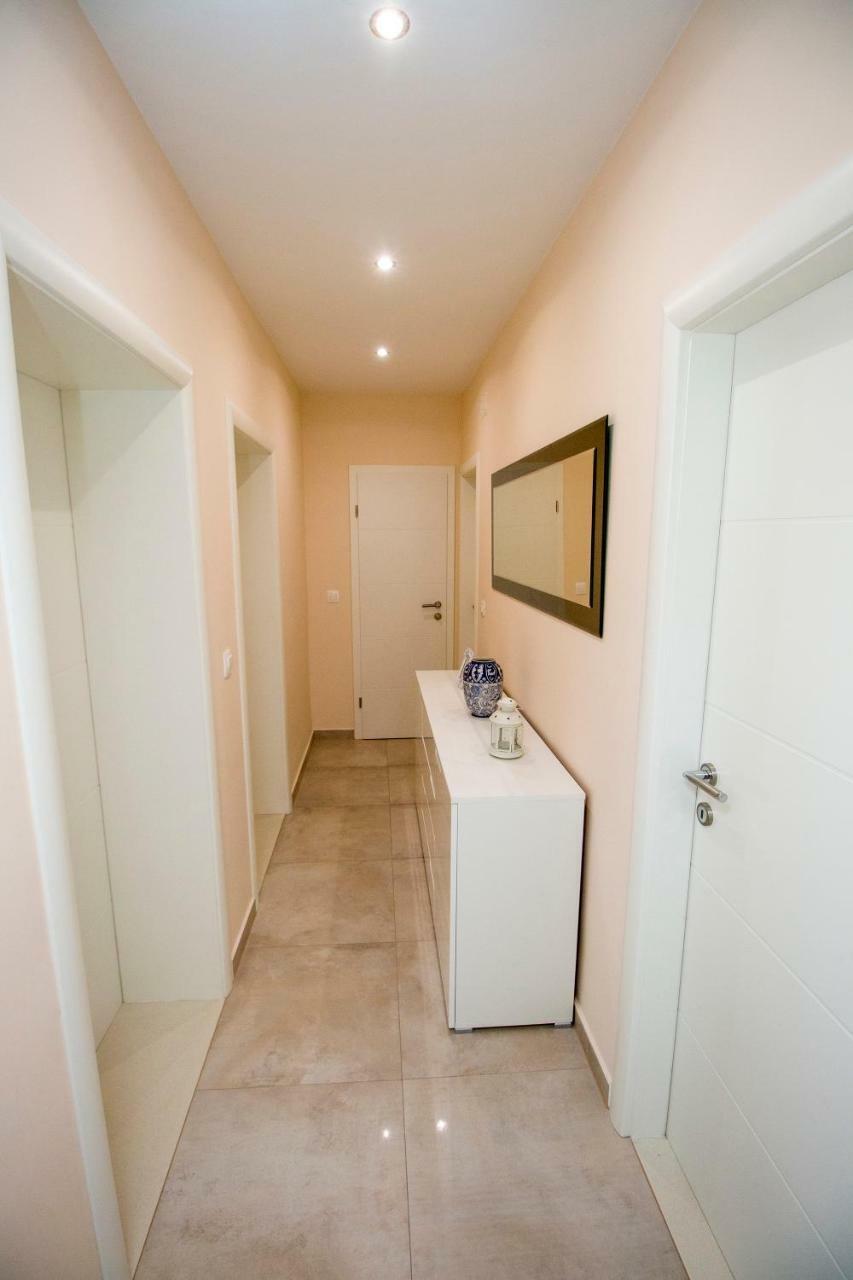 Apartman Nina Omis Exterior photo