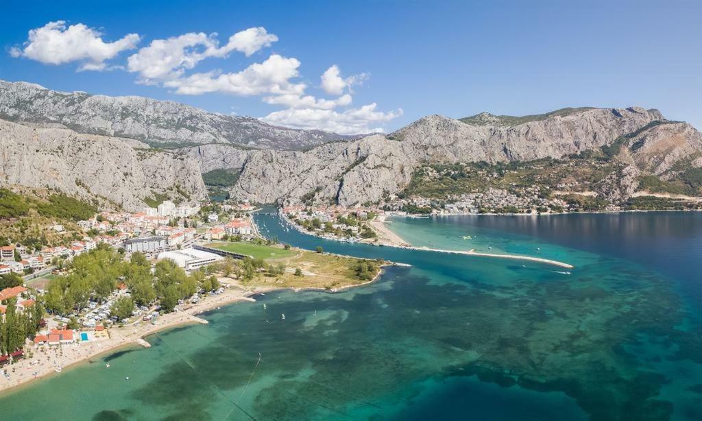 Apartman Nina Omis Exterior photo